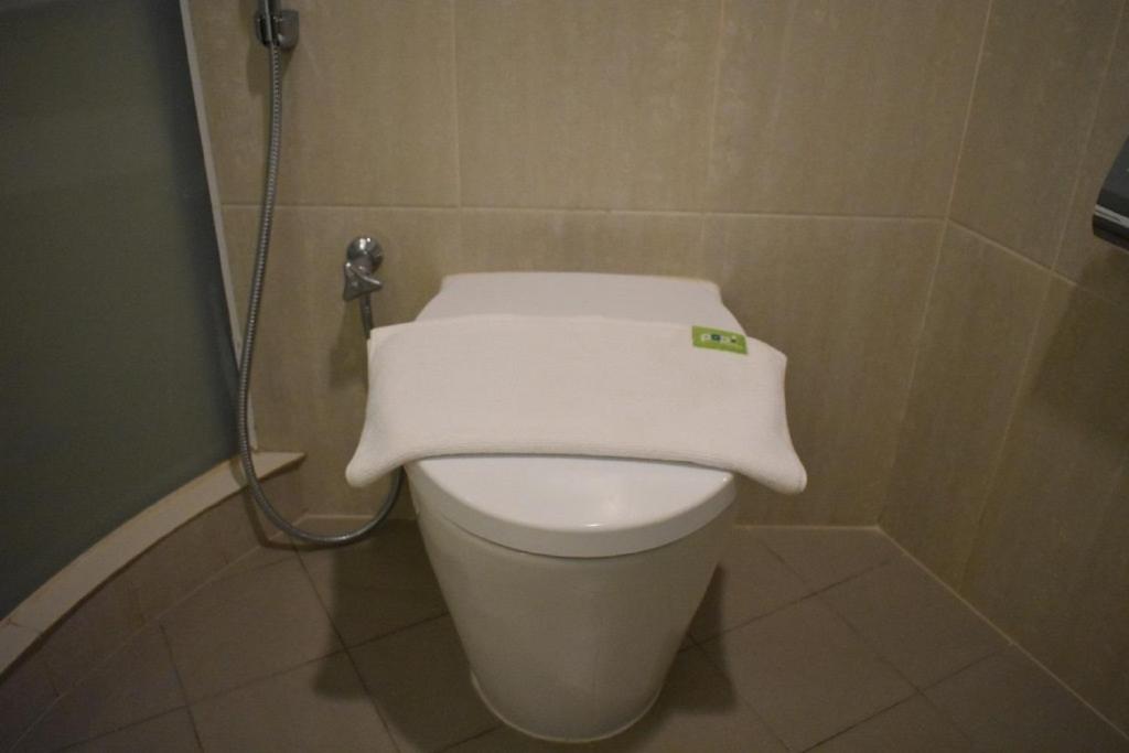 Koupelna v ubytování POP! Hotel Pemuda Semarang