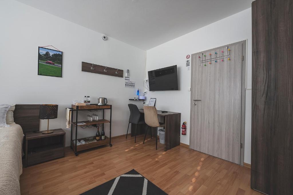 TV a/nebo společenská místnost v ubytování DO AVTA Rooms