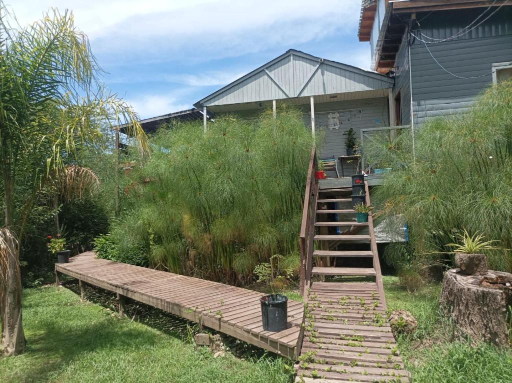 a wooden bridge in front of a house at A LO DE MARY cabañas hospedaje in Tigre
