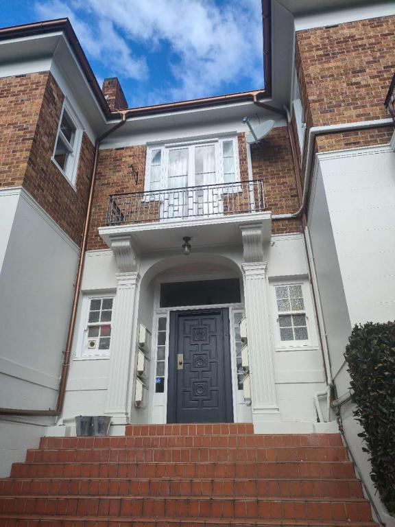 6 beds including 4 double beds and 2 single sofa beds in 1 bedroom and 1 living room apartment