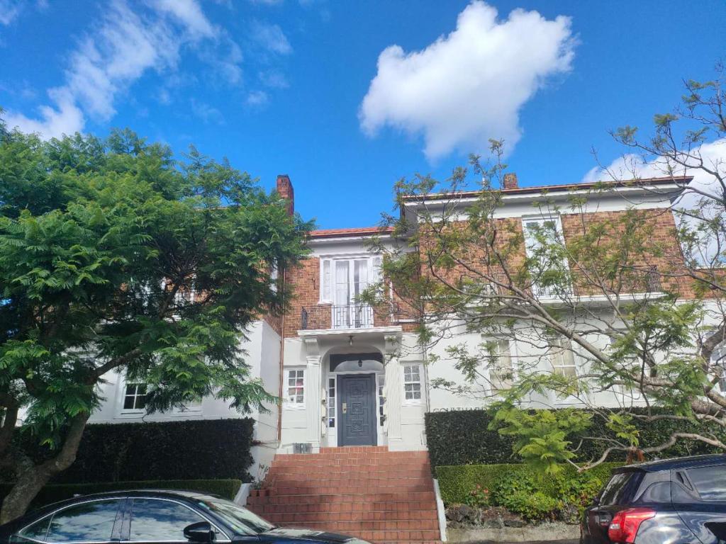 6 beds including 4 double beds and 2 single sofa beds in 1 bedroom and 1 living room apartment - Resim 6