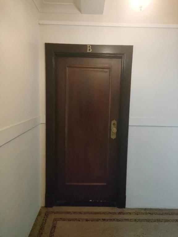 6 beds including 4 double beds and 2 single sofa beds in 1 bedroom and 1 living room apartment - Resim 9