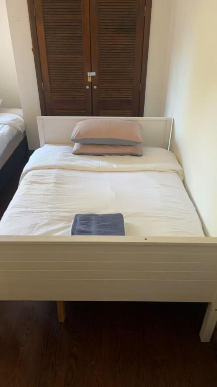 6 beds including 4 double beds and 2 single sofa beds in 1 bedroom and 1 living room apartment - Resim 10