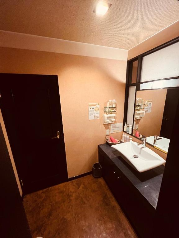 Postel nebo postele na pokoji v ubytování ホテルアンの家