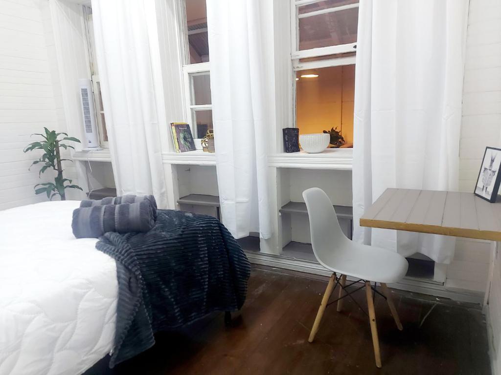 Postel nebo postele na pokoji v ubytování The Nomad Hostel