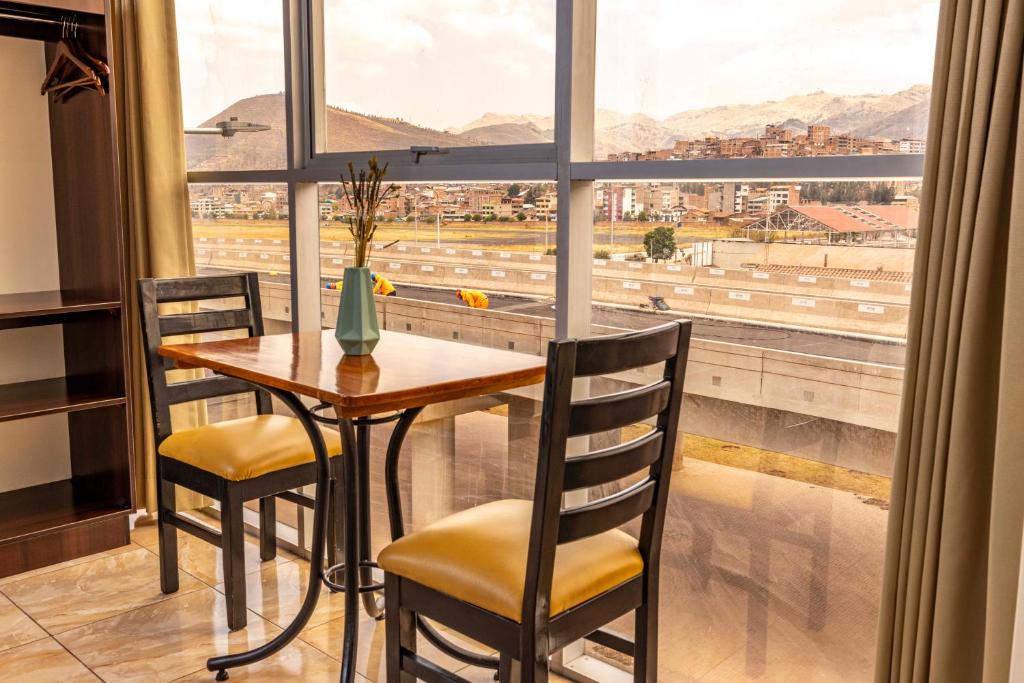 Nespecifikovaný výhled na hory nebo výhled na hory při pohledu z hotelu