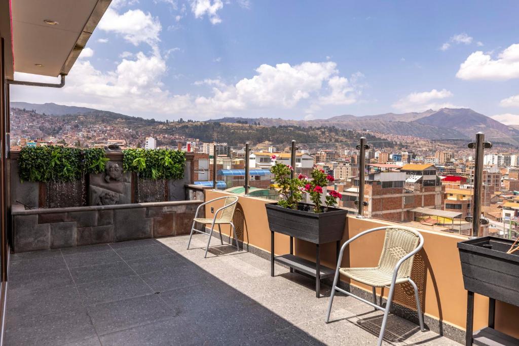 Nespecifikovaný výhled na hory nebo výhled na hory při pohledu z hotelu