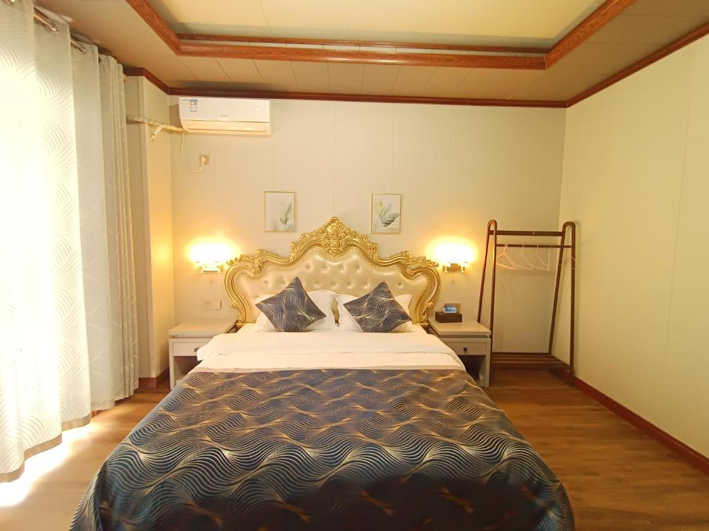 Postel nebo postele na pokoji v ubytování Meizhou Cloudy B&B