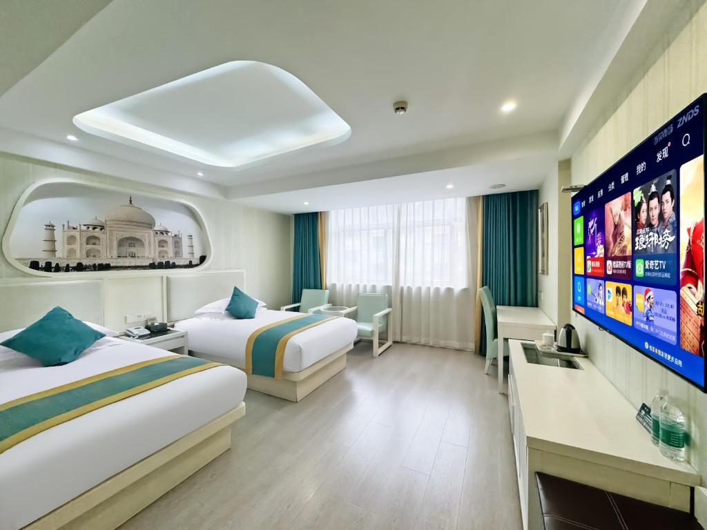 Postel nebo postele na pokoji v ubytování Yiwu Ruifeng Hotel