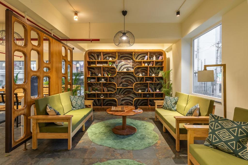 Posezení v ubytování The Hosteller Bangalore, Marathahalli