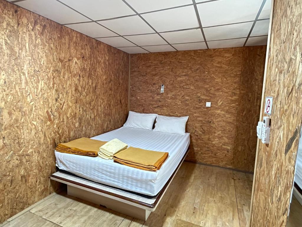 Postel nebo postele na pokoji v ubytování Koh Ngai Sea Open Resort