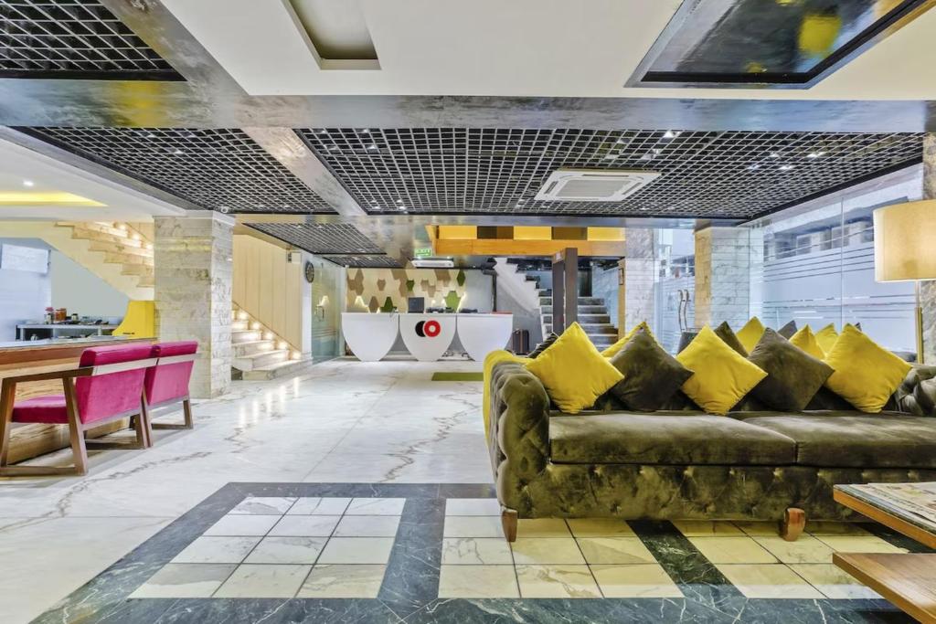 Posezení v ubytování Hotel N Maharani Free Airport Pickup