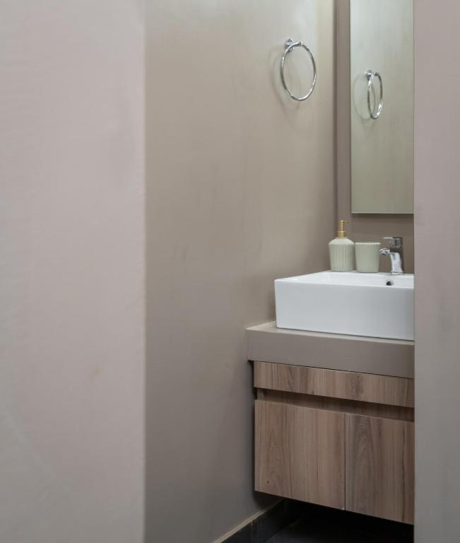 A bathroom at Absolute Athens Apartments