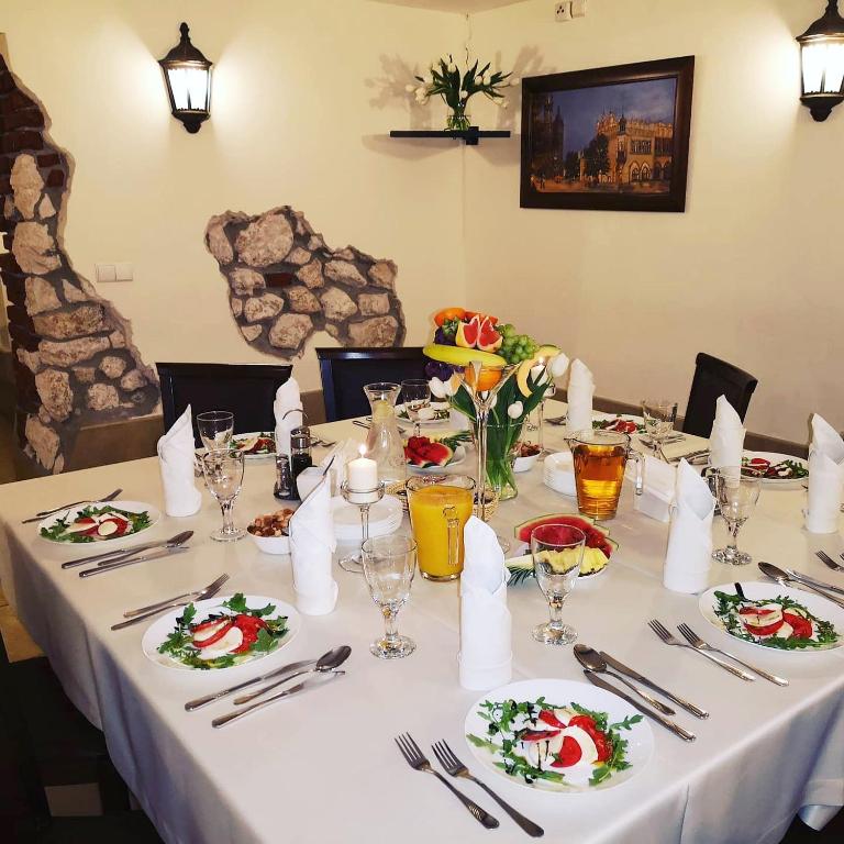 Dworek Zloty Róg Hotel i Restauracja - Resim 45