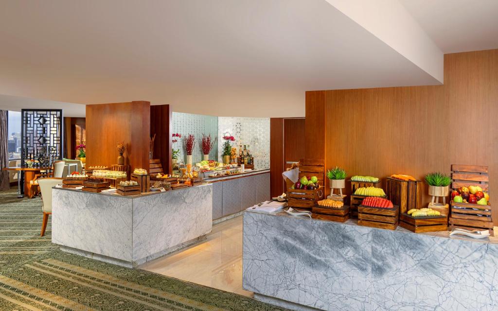 a lobby of a hotel with aasteryasteryasteryasteryasteryasteryasteryasteryastery at Mandarin Oriental, Jakarta in Jakarta