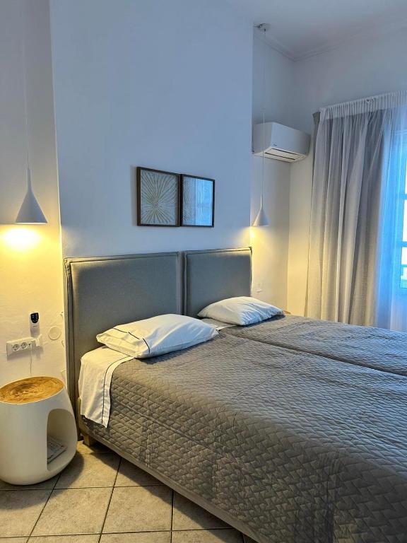 Postel nebo postele na pokoji v ubytování Anthousa Hotel