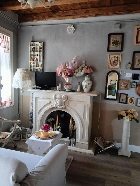 TV a/nebo společenská místnost v ubytování Piccola Casa Shabby 500m castello di Este