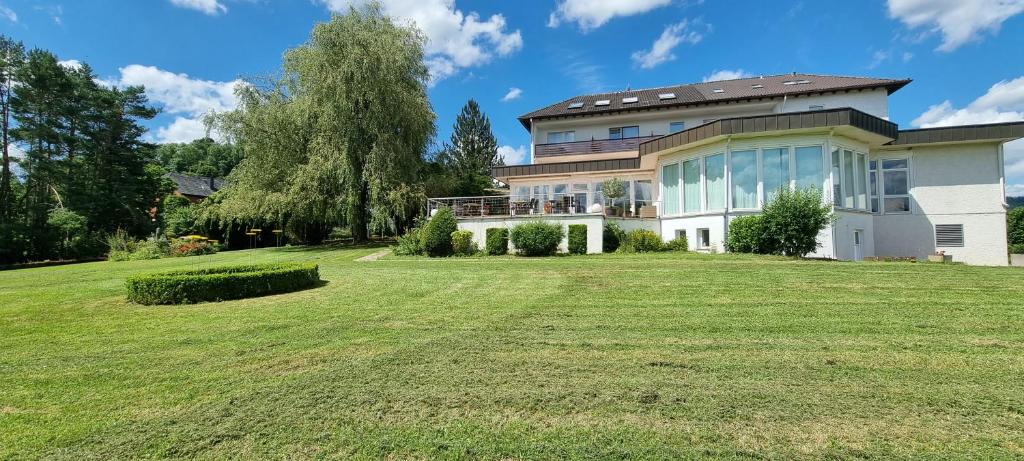 Κήπος έξω από το Hotel Sonnenhof