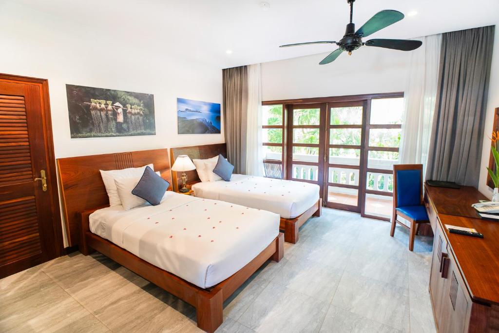 Phòng Deluxe Giường Đôi/2 Giường Đơn Với Ban Công Và Tầm Nhìn Ra Vườn