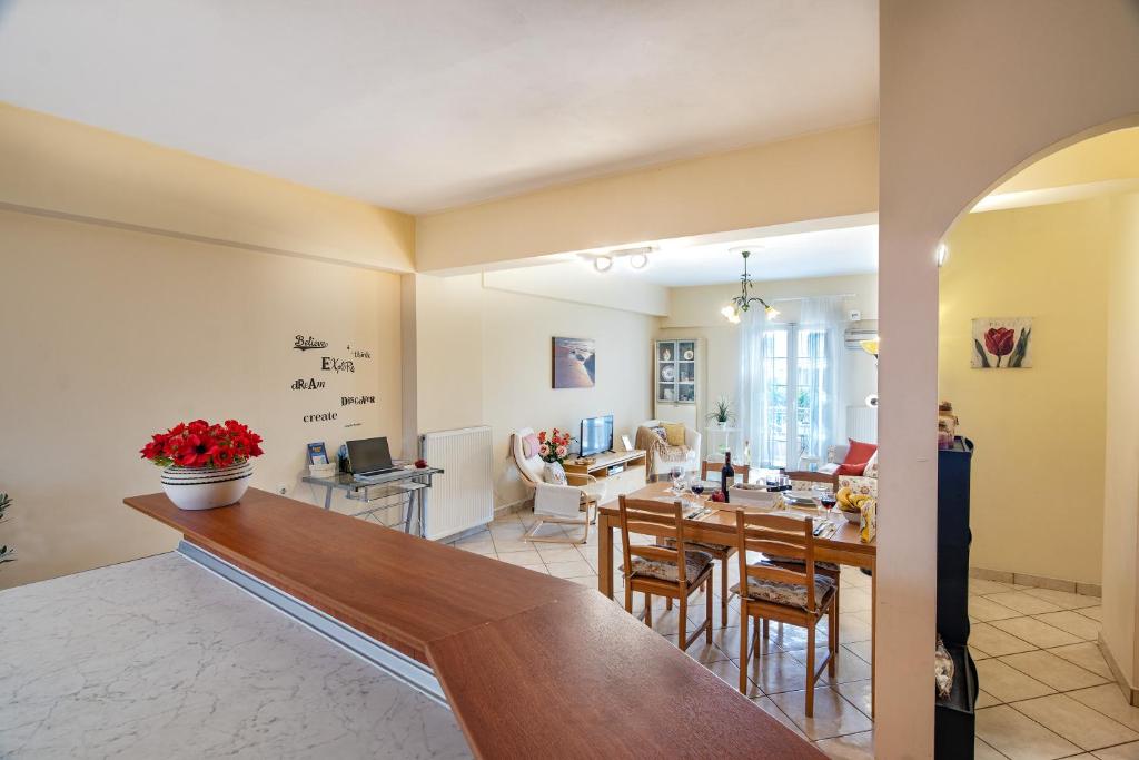 Część wypoczynkowa w obiekcie House of Velenia - 2 Bedroom apartment near old town, airport and bus station