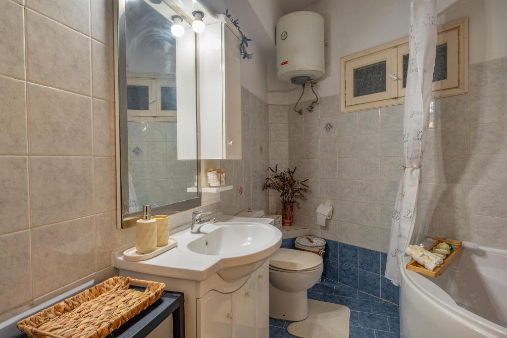 Łazienka w obiekcie House of Velenia - 2 Bedroom apartment near old town, airport and bus station
