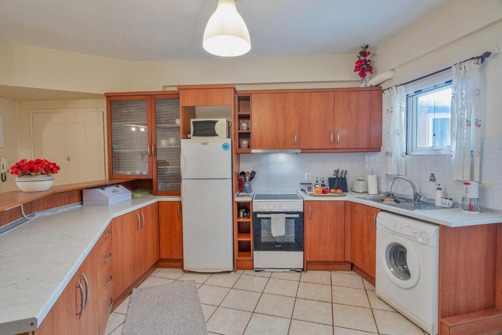 Kuchnia lub aneks kuchenny w obiekcie House of Velenia - 2 Bedroom apartment near old town, airport and bus station