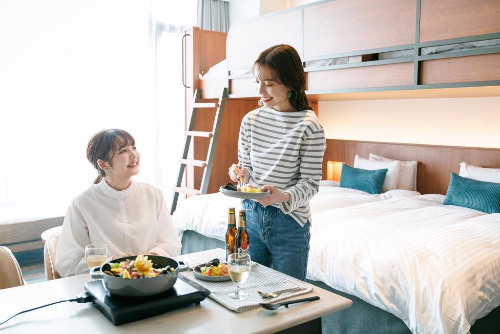 Postel nebo postele na pokoji v ubytování Namba Oriental Hotel