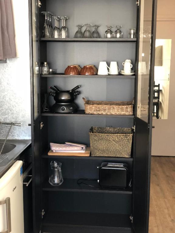 Una cocina o zona de cocina en VA THORENS studio SUD VUE 180 WIFI