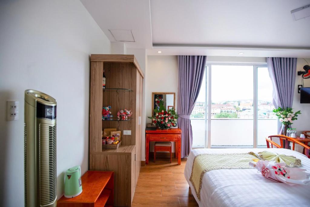 Ένα ή περισσότερα κρεβάτια σε δωμάτιο στο Thanh Do Hotel