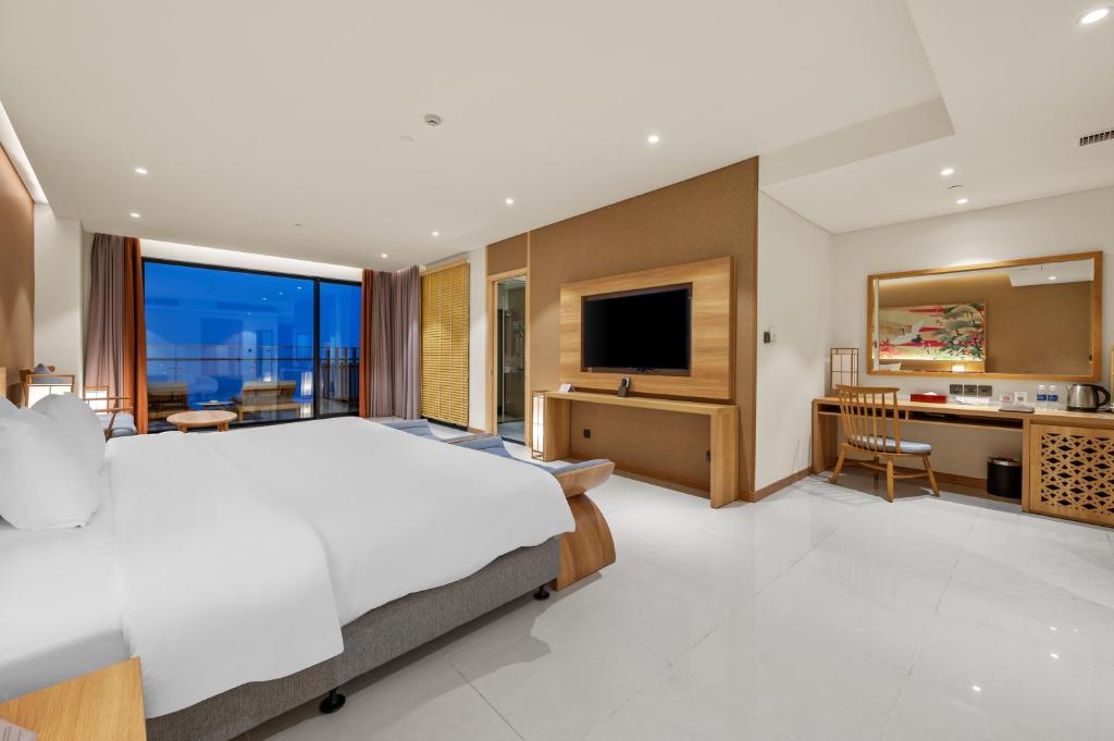 Special Offer - Premium Deluxe Double Room with Ocean View