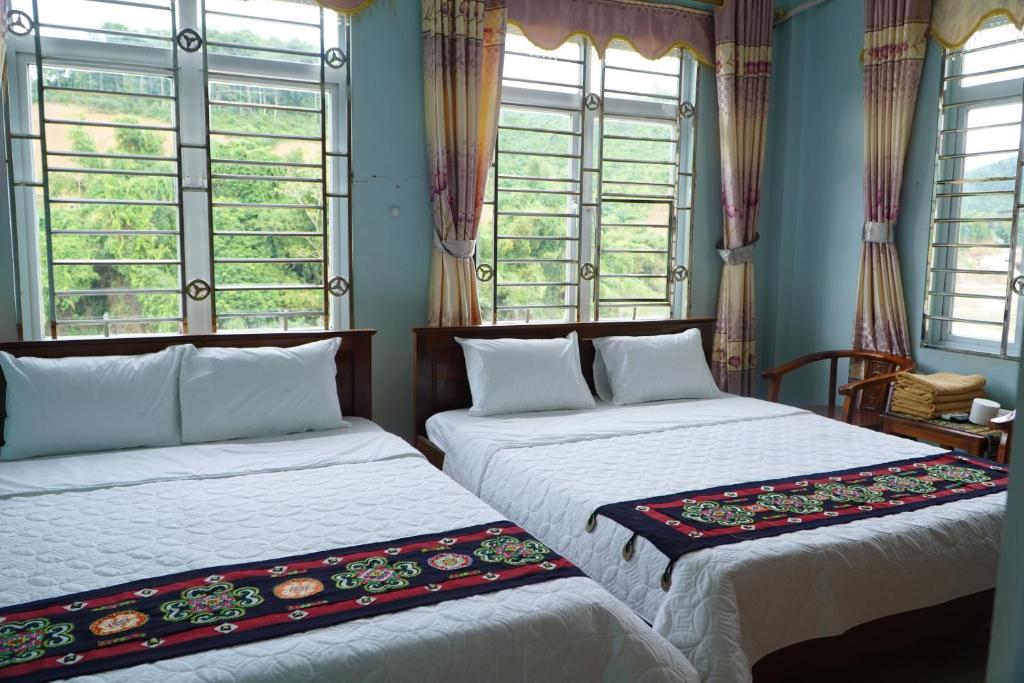 Postel nebo postele na pokoji v ubytování Local Ha Giang Tours & Hotel