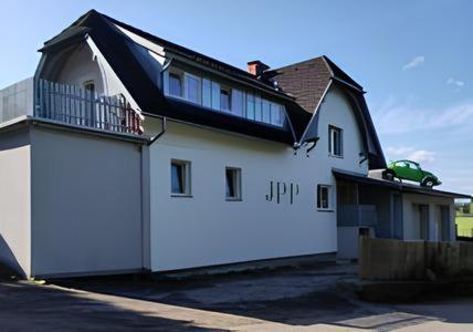 Budova, kde se hostel nachází