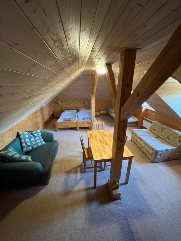 Postel nebo postele na pokoji v ubytování Apartmánový dům Obecná škola