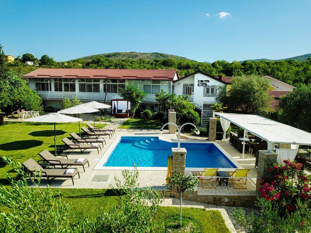 Piscina a Villa Medo o a prop