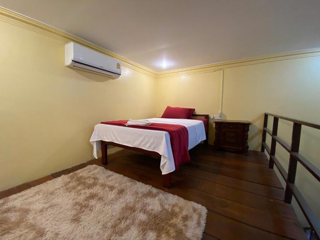 Postel nebo postele na pokoji v ubytování Derm Svay Guesthouse - yoga & cafe