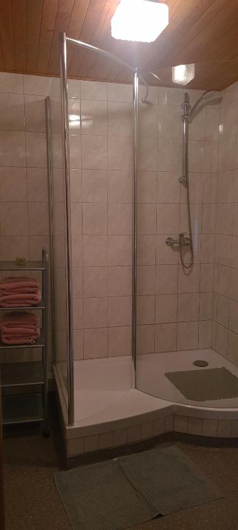 Gîte et chambres d'hôtes Les Framboises - Habitación Cuádruple Con Baño Privado
