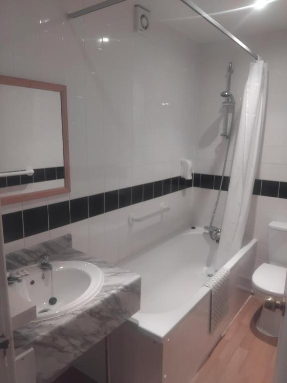 The Savoy Hotel - Resim 19