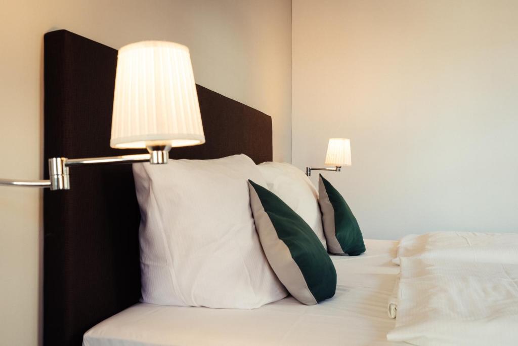 Postel nebo postele na pokoji v ubytování Hotel Zum Schwan Wanfried