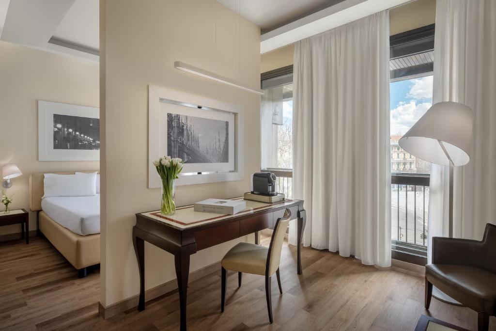 Postel nebo postele na pokoji v ubytování UNA HOTELS Cusani Milano
