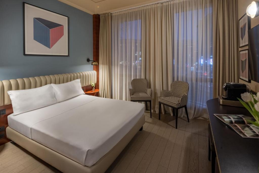 Postel nebo postele na pokoji v ubytování UNA HOTELS Cusani Milano