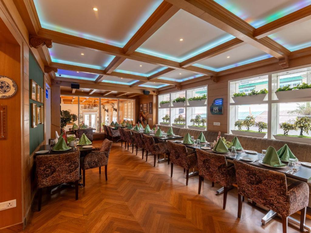 Restoran või mõni muu söögikoht majutusasutuses Moustache Mussoorie