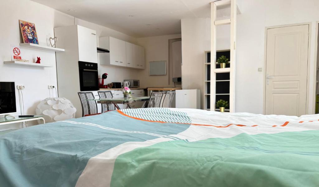 Cette chambre comprend : dans l'établissement Idéal pour un court séjour, à Caveirac