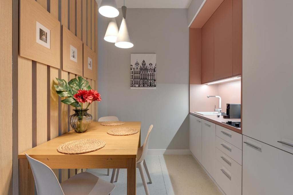 DEO PLAZA Premium Suites & Riverside by Downtown Apartments - 4