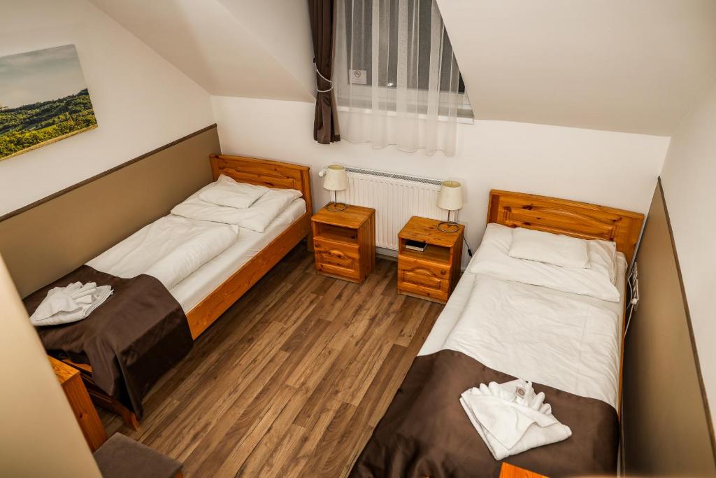 Posteľ alebo postele v izbe v ubytovaní Land-Plan Hotel