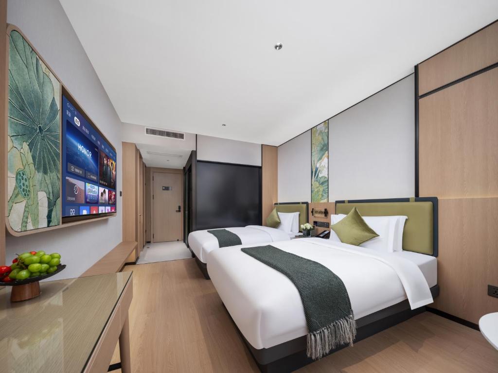 Postel nebo postele na pokoji v ubytování Yiwu Defeng Hotel