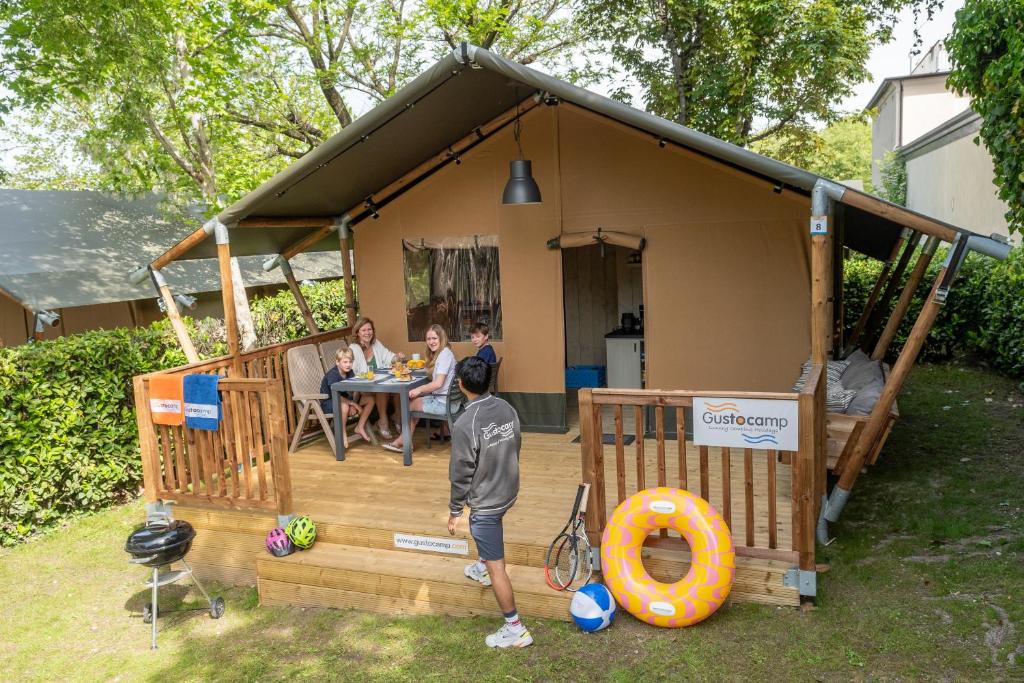 Casa Mobile - Cisano San Vito **** vendégei