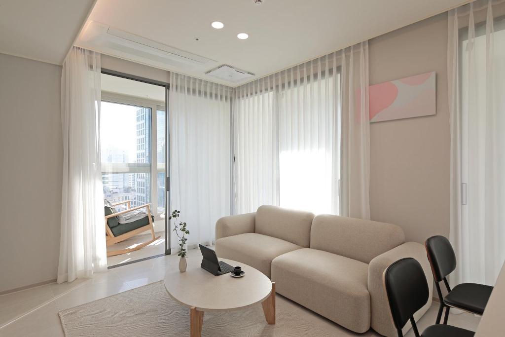 Posezení v ubytování Sota Suite Busan Seomyeon