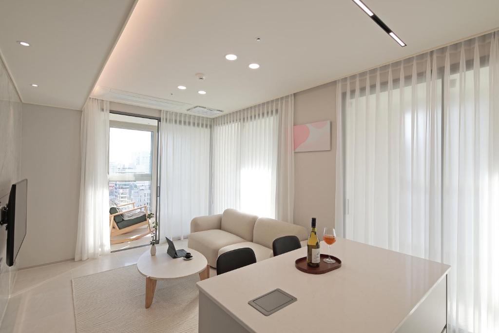 Posezení v ubytování Sota Suite Busan Seomyeon
