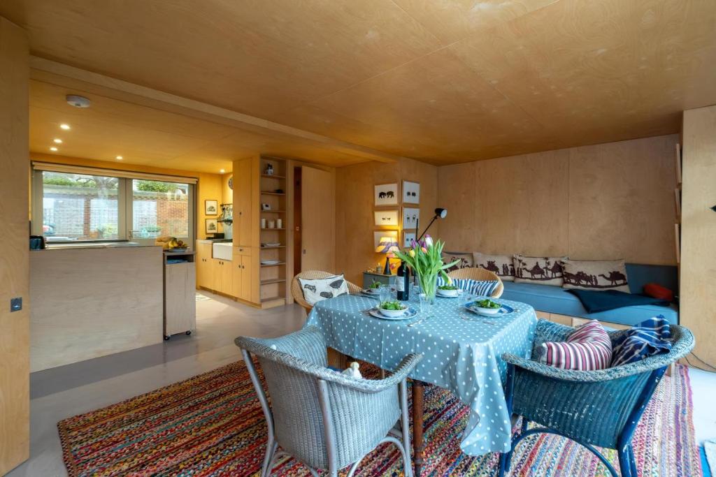 Dapur atau dapur kecil di Wodehouse, Eco House - Aldeburgh Coastal Cottages
