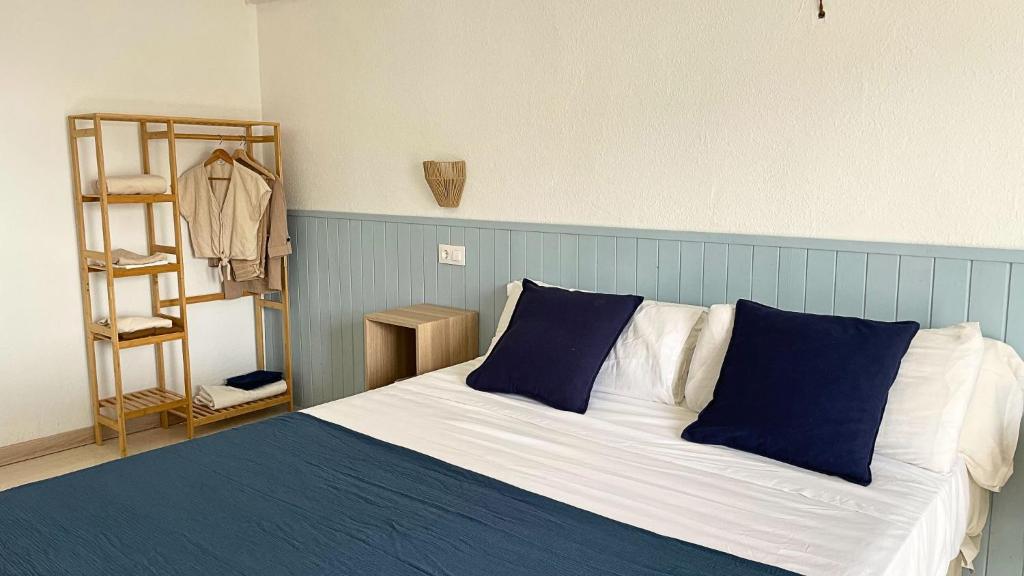 Postel nebo postele na pokoji v ubytování Ca sa Madona Hostal